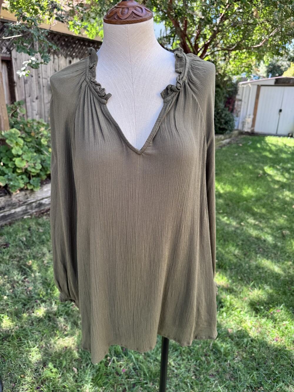 OLD NAVY Women's Green V-Neck Ruffle Tunic Blouse Long Sleeve Knit Size L